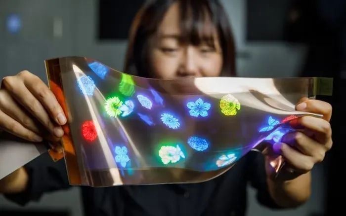 全球首款“可拉伸20%”柔性顯示器！